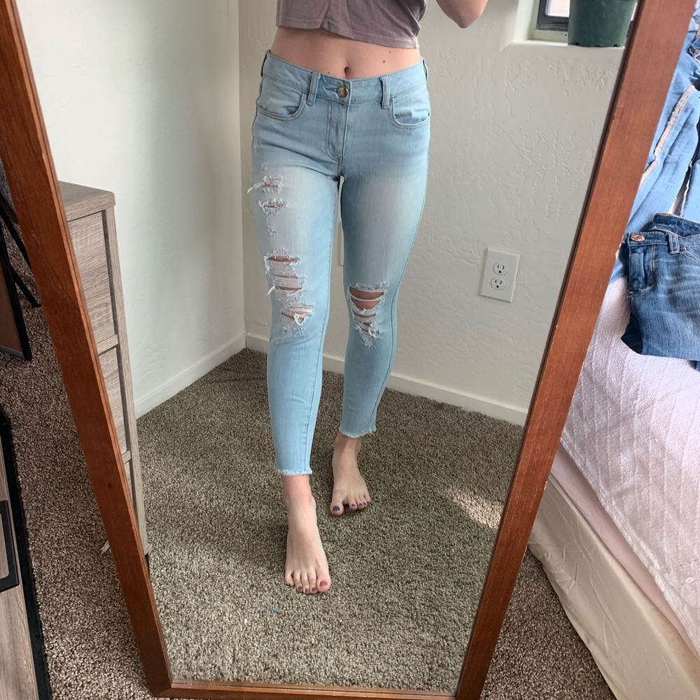 American Eagle Distressed Jegging Crop Size 4 long